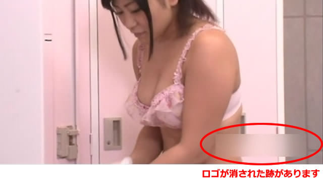 ロゴが消された跡
